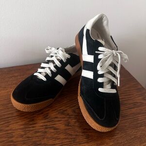 Gola Elan Sneakers in Black and White